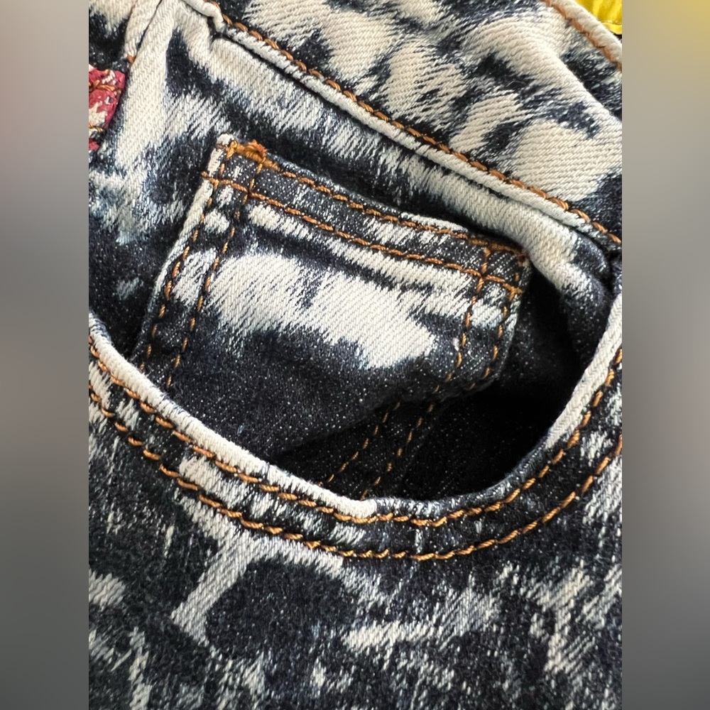 Machine Label Bleached Jeans - Picture 4 of 7